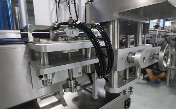 全自動分頁平面貼標機,分頁平面貼標機,平面貼標機廠家