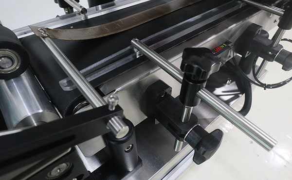 全自動平面貼標機,貼標機，全自動不干膠貼標機廠家,佼佼者自動化