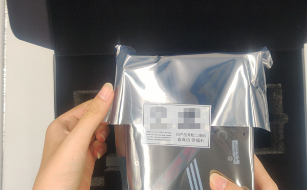 醫(yī)藥瓶合規(guī)貼標(biāo)首選,高速雙側(cè)面貼標(biāo)機(jī)滿足GMP標(biāo)準(zhǔn)